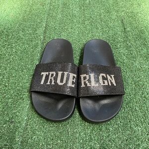 True religion sandals